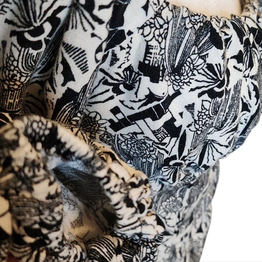 ASTR Smocked Corset Floral Top Square Neck Puff Sleeve Black White Size Medium